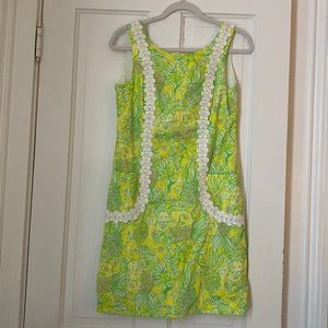 Lily Pulitzer Size 2 Green Tiger White Trim Shift Dress